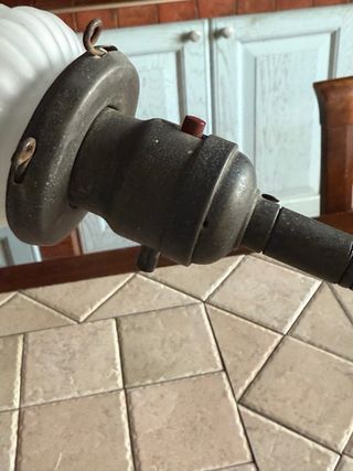 Lampada vintage in metallo e vetro