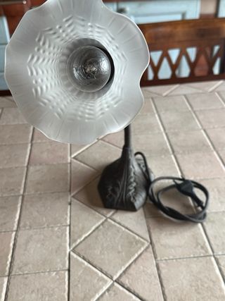 Lampada vintage in metallo e vetro