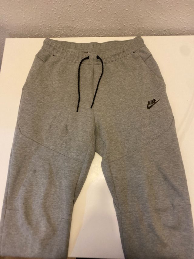 Pantalón Nike Tech Gris