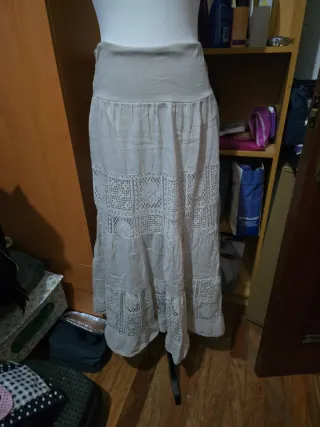 Falda larga beige  con encaje