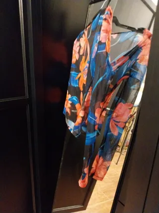 Top Zara floral asimétrico transparente Talla L