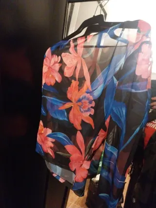 Top Zara floral asimétrico transparente Talla L