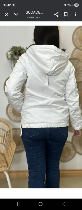 Sudadera con capucha y bolsillo frontal