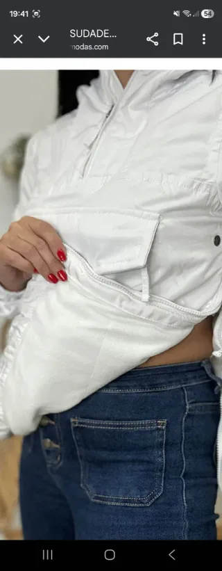 Sudadera con capucha y bolsillo frontal