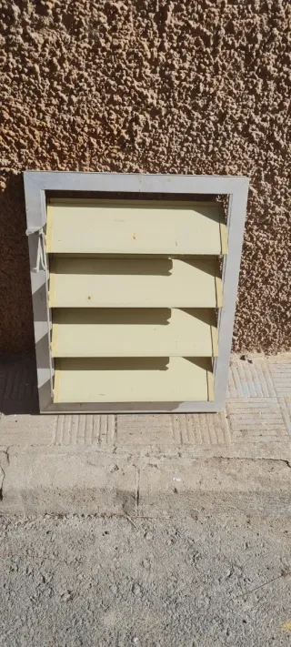 Ventana aluminio y PVC con lamas