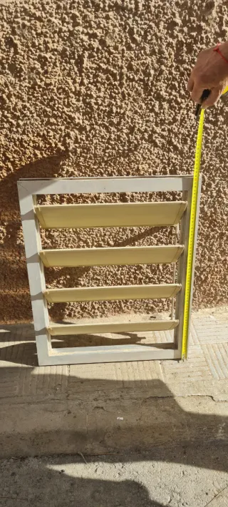 Ventana aluminio y PVC con lamas