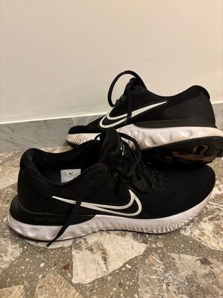 Nike Renew Run 2 Scarpe da Corsa Nere