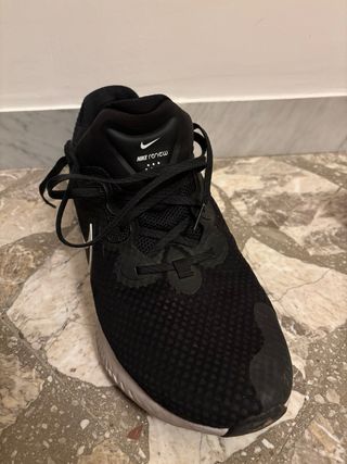 Nike Renew Run 2 Scarpe da Corsa Nere