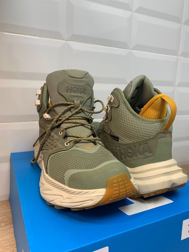 Botas de monte Hoka verdes