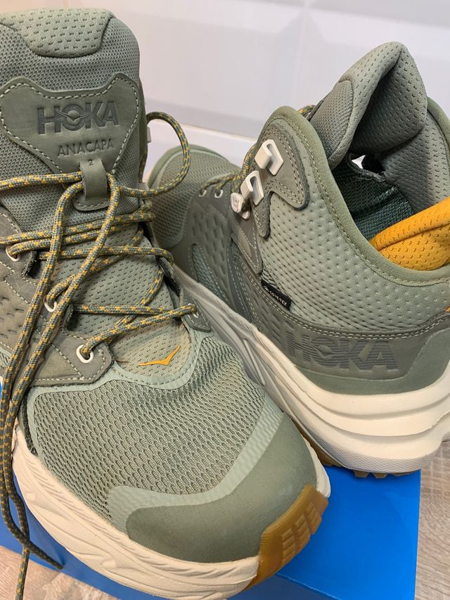 Botas de monte Hoka verdes