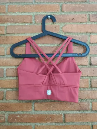 Top deportivo FitPlanet color burdeos