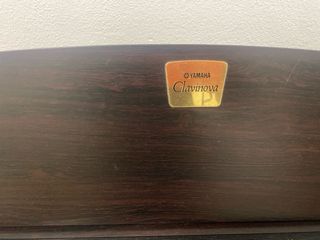 Piano Eléctrico Marrón