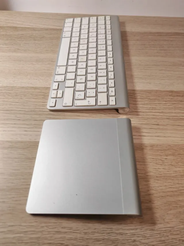 Teclado y Trackpad Apple Gris