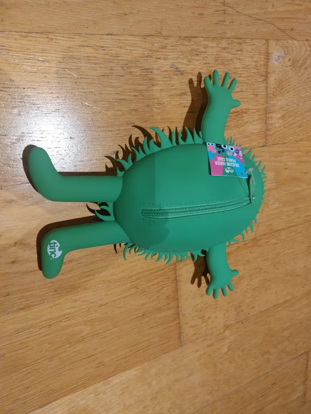 Funda/estuche silicona personaje verde con gafas