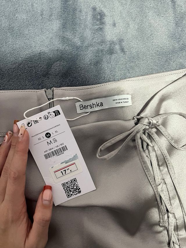 Falda Bershka plateada con cordones