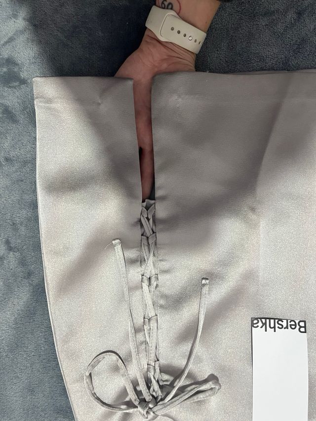 Falda Bershka plateada con cordones