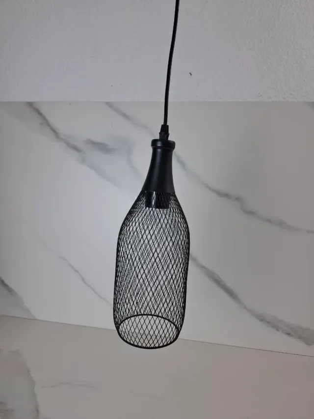Lámpara colgante negra estilo botella