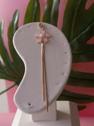 Pendientes Largos Flor Nácar Cadenas - CHAPADO ORO