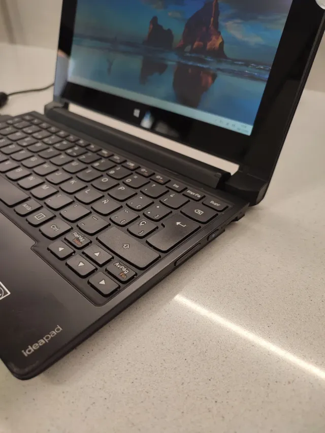 Ordenador Portátil Lenovo Táctil 