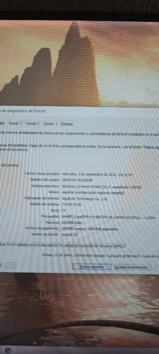 Ordenador de sobremesa negro y plateado