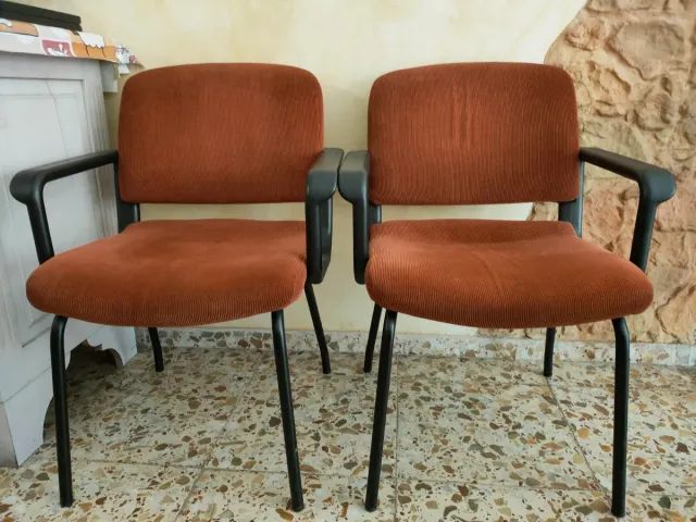 2 Sillas Marrón con Brazos