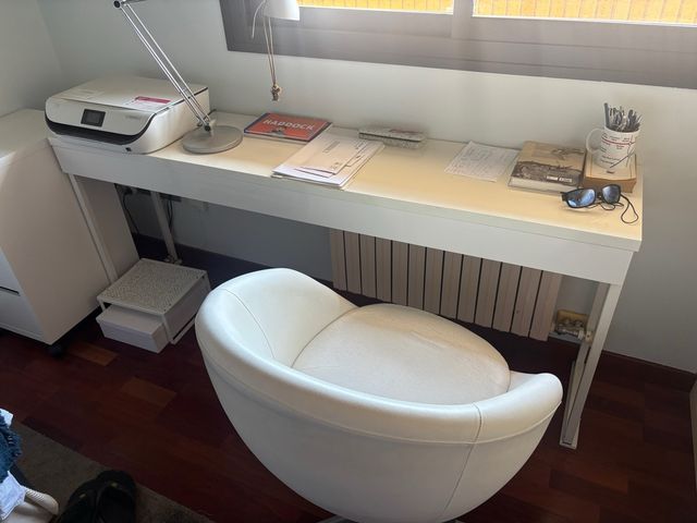 Mesa estudio y silla huevo