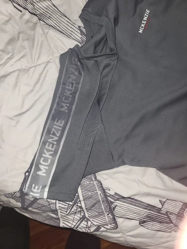 Camiseta MCKENZIE gris