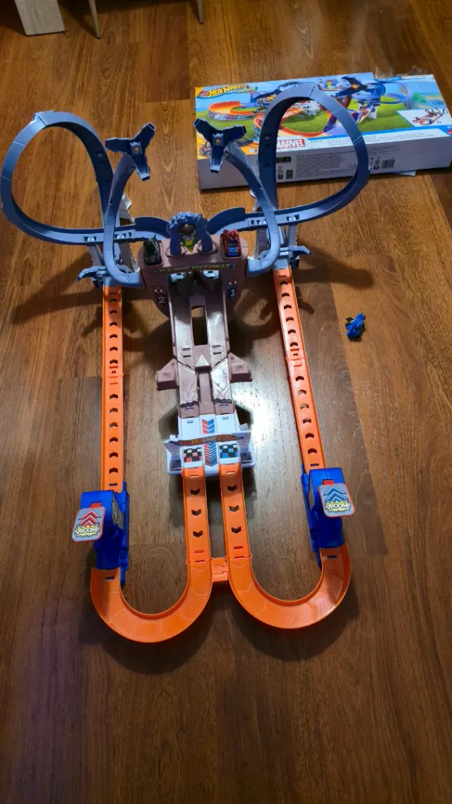 Hot Wheels Telaraña Spiderman Racerverse