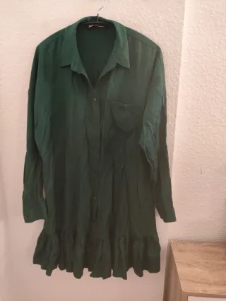 Vestido Zara verde esmeralda con volantes