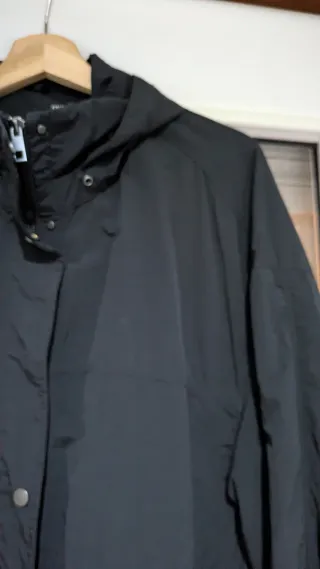 Parka larga oversize repelente al agua.