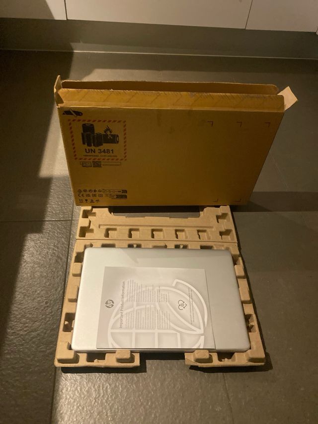 HP Laptop 15s-eq1178ns Plata