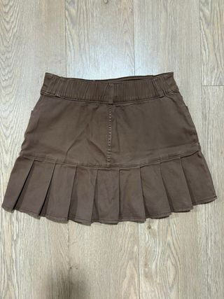 Falda Hollister marrón plisada