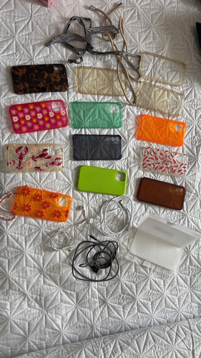 Pack Fundas + Cables + Auriculares iPhone 11