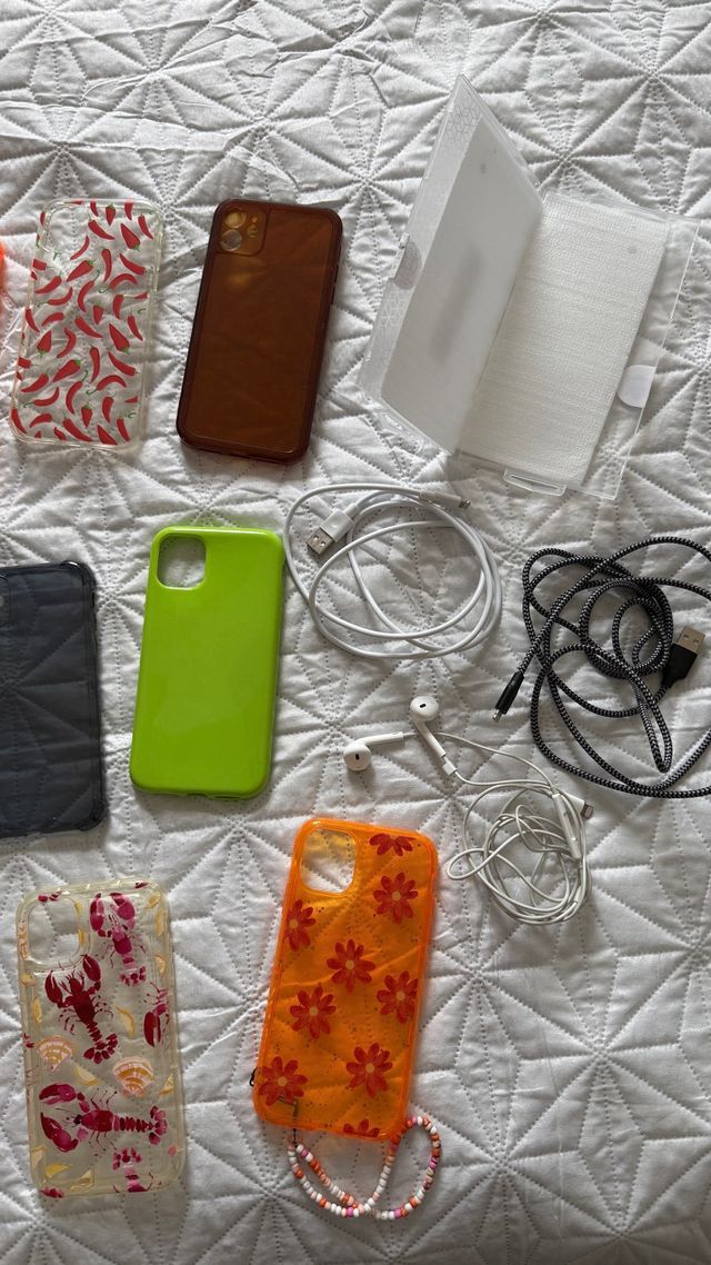 Pack Fundas + Cables + Auriculares iPhone 11