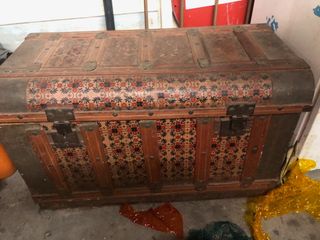 Baúl antiguo decorado