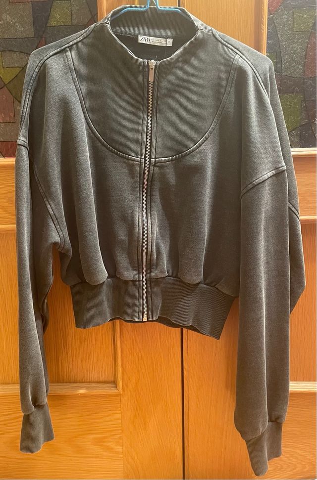 Sudadera Zara cremallera manga ancha gris