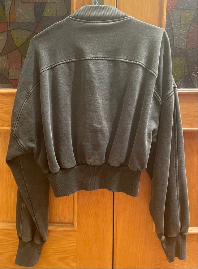 Sudadera Zara cremallera manga ancha gris