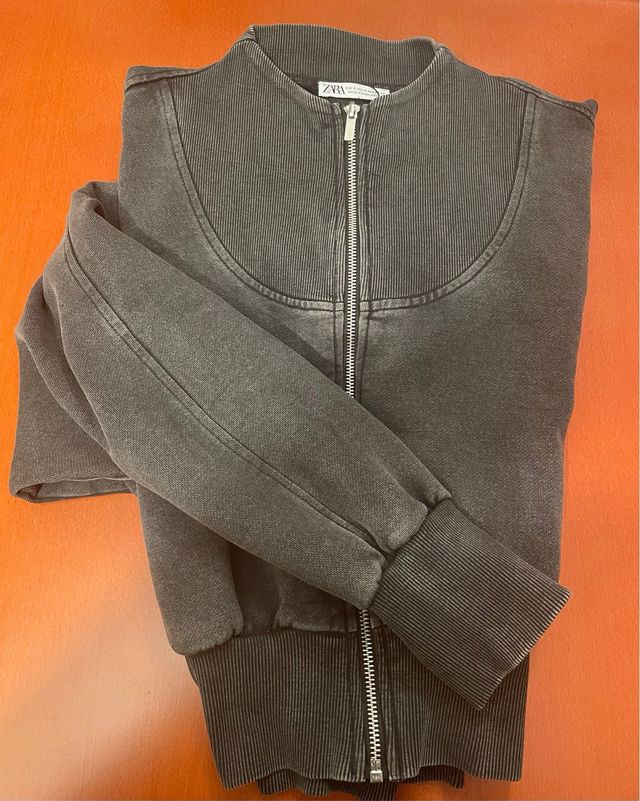 Sudadera Zara cremallera manga ancha gris