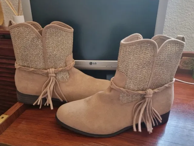 Botin Sfera Beige con Adorno Trenzado