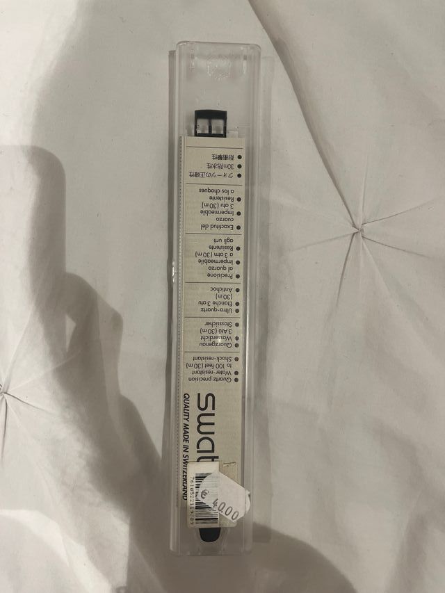 Reloj Swatch Quartz Negro y Dorado