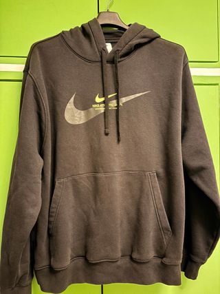 Felpa Nike Nera con Logo Grigio e Giallo