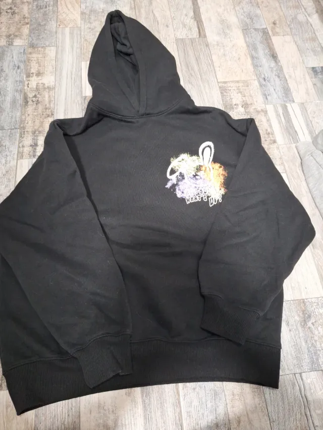 Sudadera con capucha negra