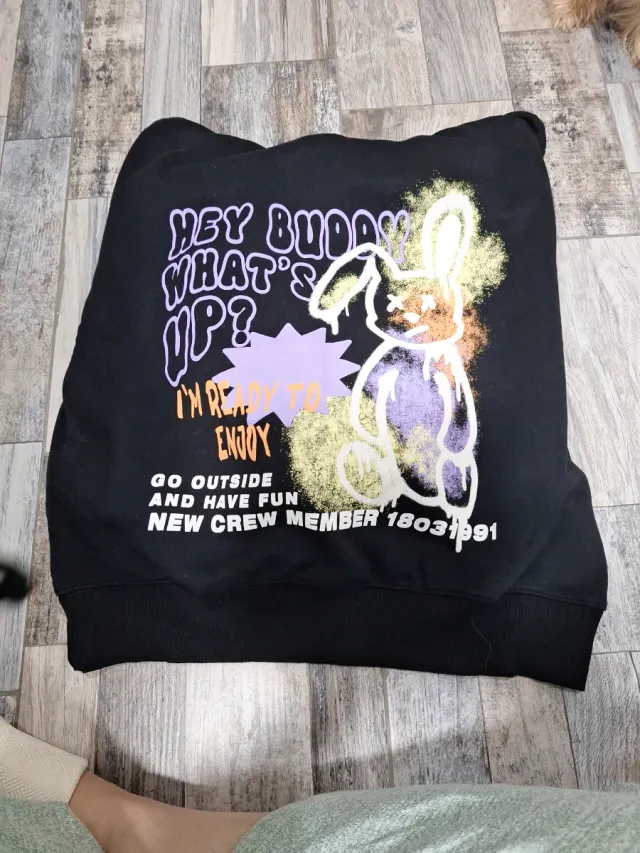 Sudadera con capucha negra