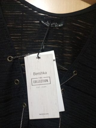 Casaca larga Bershka negra talla L