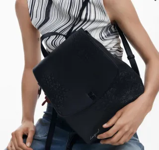 Mochila Desigual negra y blanca