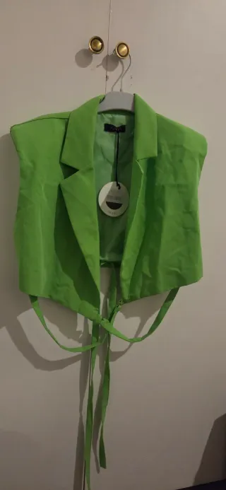 Blusa verde sin mangas