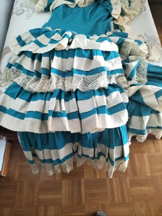 Traje de flamenca volantes y encaje