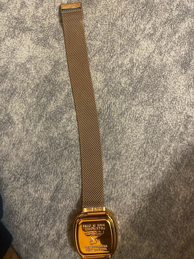 Orologio subacqueo nero e oro