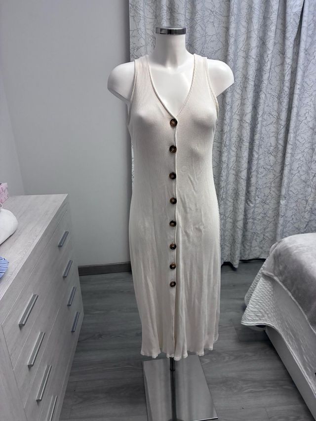 Vestido beige Stradivarius botones