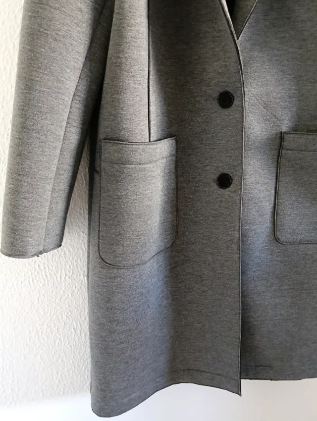 Abrigo gris jaspeado mujer estilo sastre.